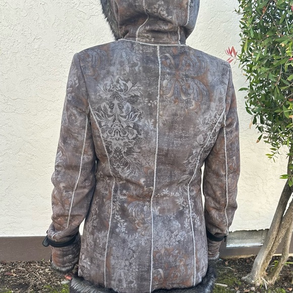 MontanaCo warm jacket. Never worn. Super soft. From OVERLAND Sheepskin Co - Picture 5 of 16